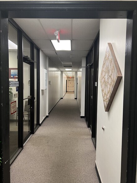 More Photos Of 6501 Arlington Expy, Jacksonville Office For Lease