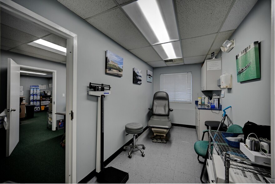 More Photos Of 350 Bloomfield Ave, Bloomfield Office For Sale