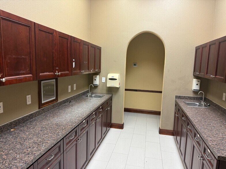 More Photos Of 2080-2094 Gulf To Bay Blvd, Clearwater General Retail For Lease