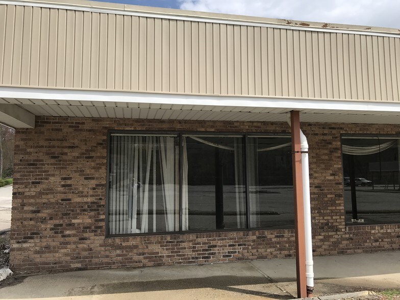 More Photos Of 50 Pleasant St, Norwich Storefront Retail Office For Lease