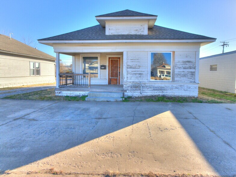 More Photos Of 1628 Linwood Blvd, Oklahoma City Freestanding For Sale