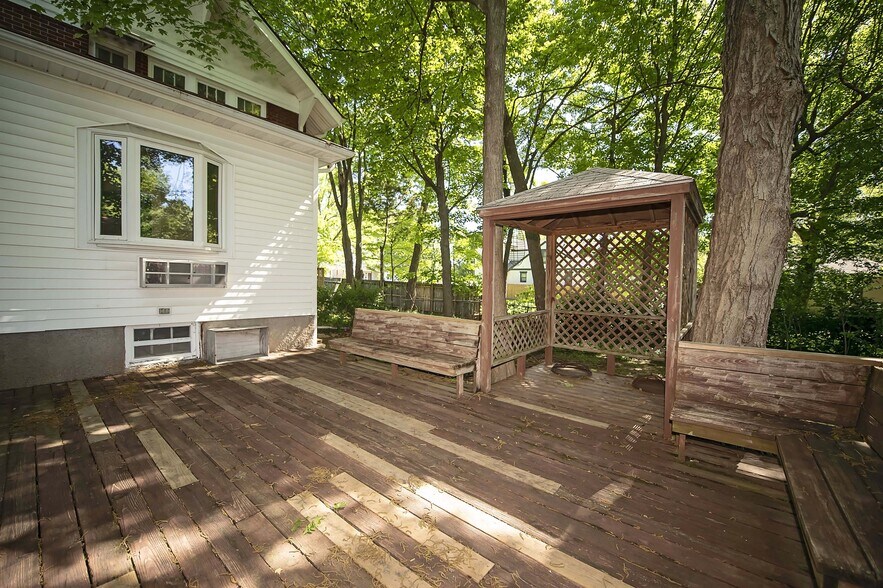 More Photos Of 1348 E Cherry St, Springfield Office For Lease