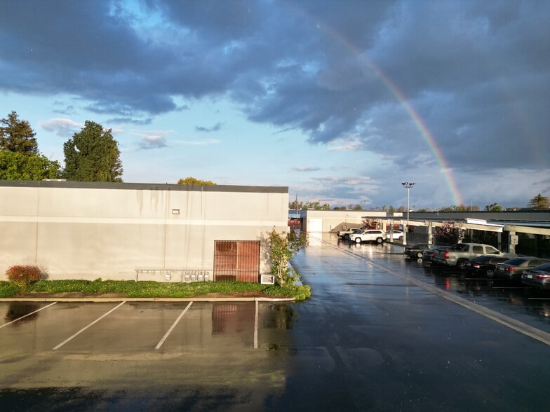 More Photos Of 2015 Westwind Dr, Bakersfield Warehouse For Lease