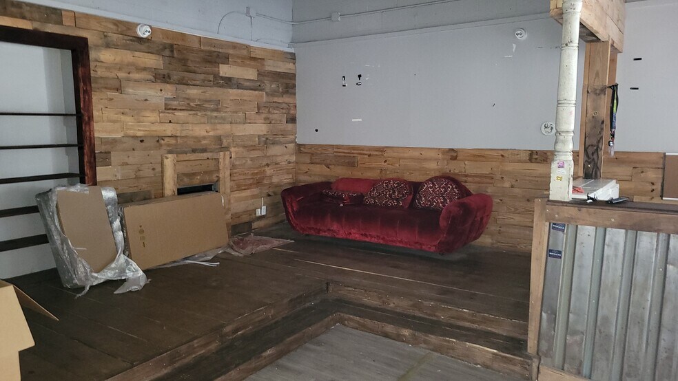 More Photos Of 200 Main St, Addison General Retail For Sale