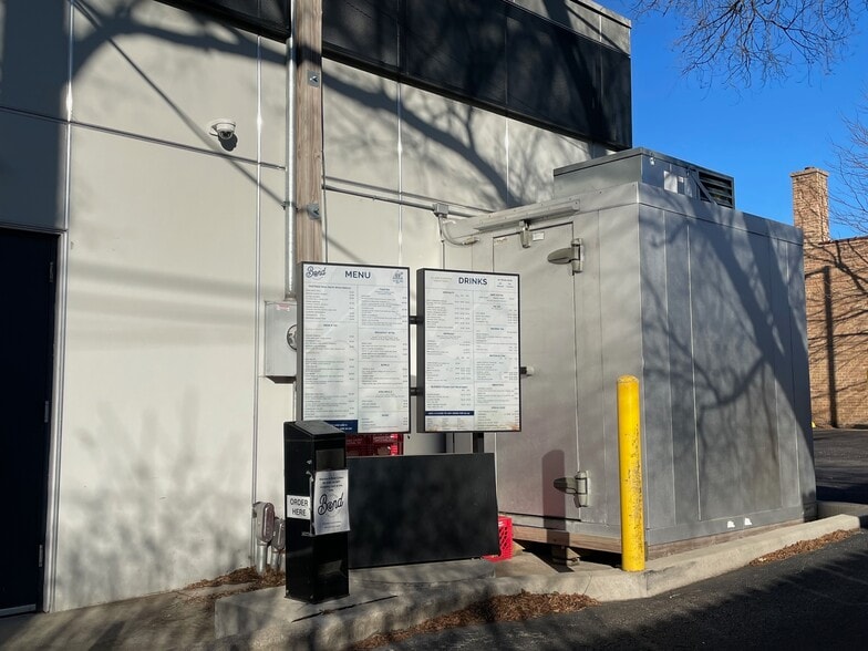 More Photos Of 7555 N California Ave, Chicago Fast Food For Sale