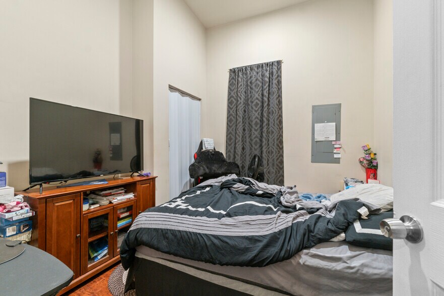 More Photos Of 1918 McCulloh St, Baltimore Apartments For Sale