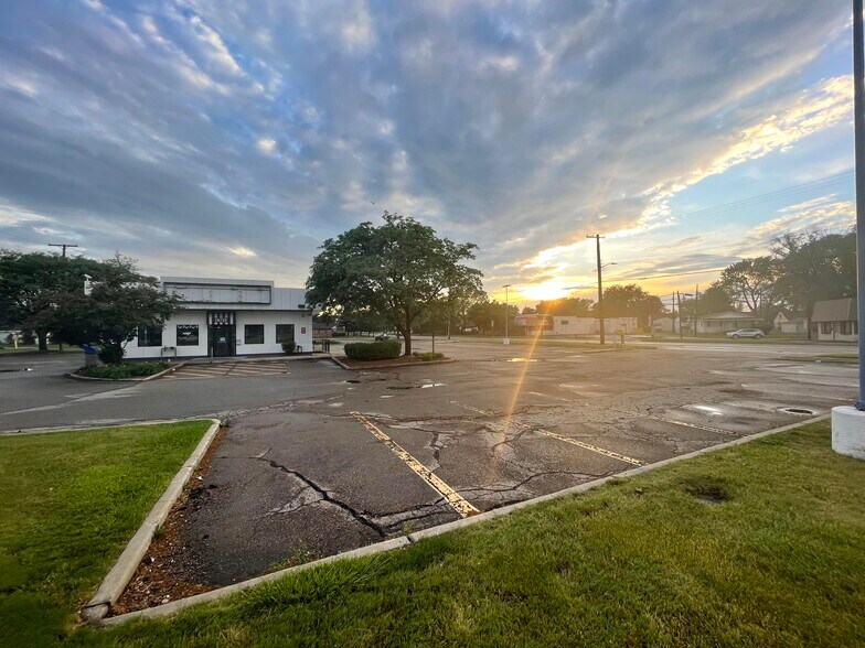 More Photos Of 17431 Dix Rd, Melvindale Fast Food For Lease