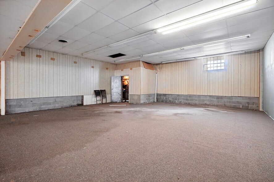 More Photos Of 500-511 E Broadway St, Sweetwater Storefront For Sale