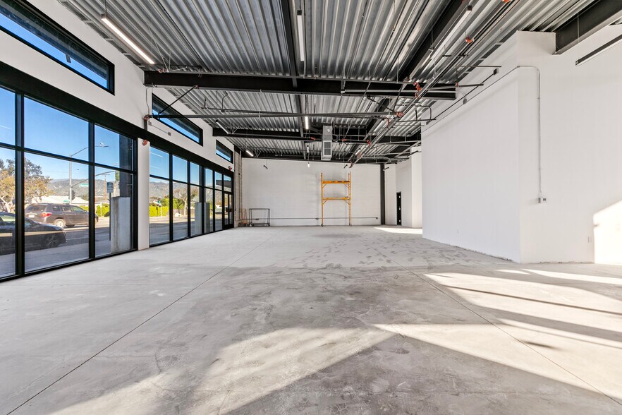 More Photos Of 4410 W Victory Blvd, Burbank General Retail For Lease