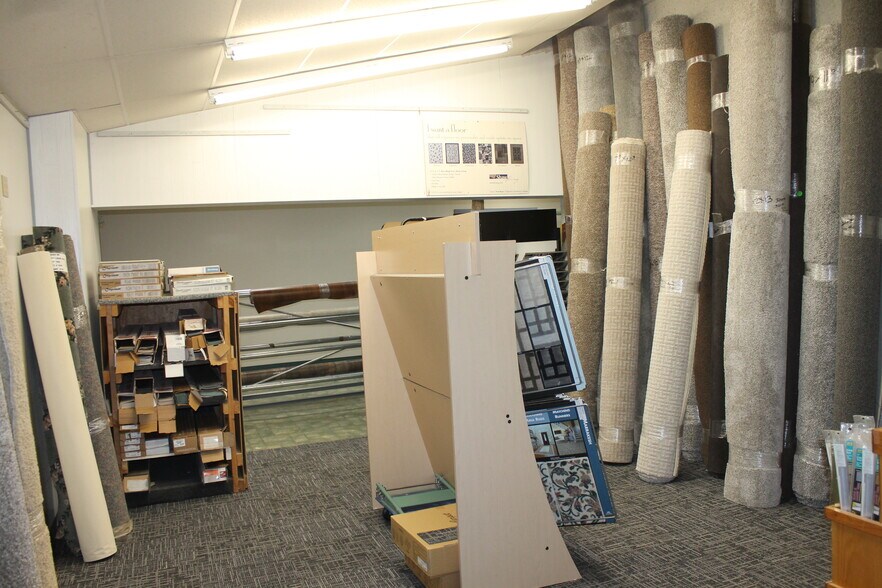 More Photos Of 325 W Elm St, Sycamore General Retail For Sale