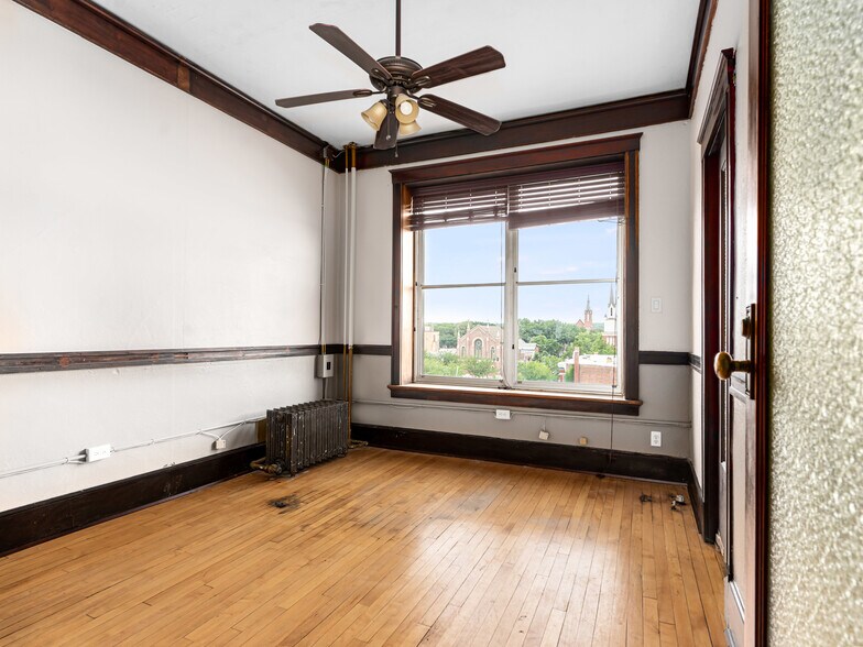 More Photos Of 628-630 Columbus St, Ottawa Loft Creative Space For Sale