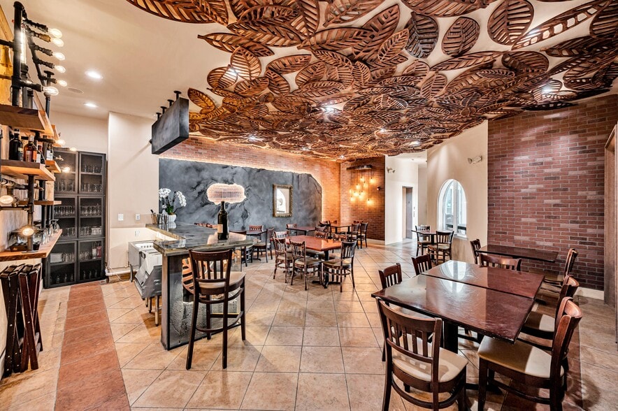 More Photos Of 223 Valencia Ave, Coral Gables Restaurant For Lease