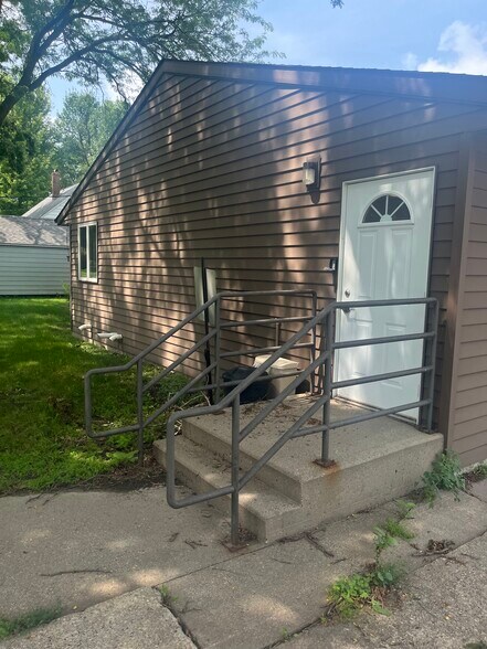 More Photos Of 318 1st St SW, New Richland Office For Sale