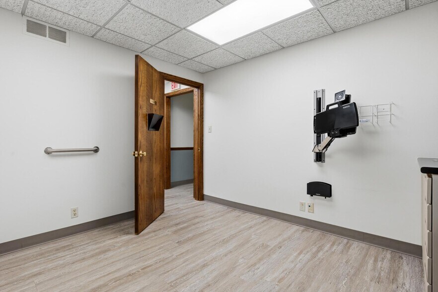 More Photos Of 244 Wilson Dr, Xenia Medical For Sale