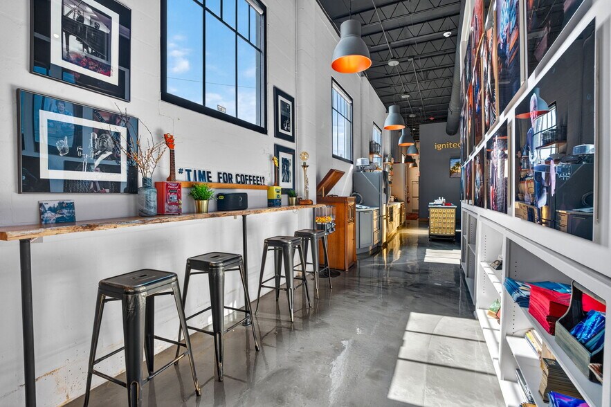 More Photos Of 2500 Emerson Ave S, Saint Petersburg Manufacturing For Sale