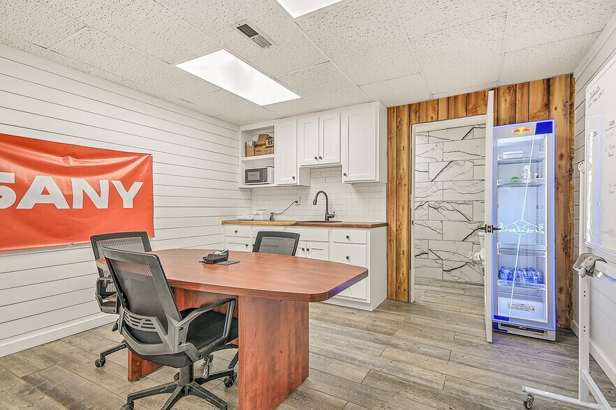 More Photos Of 3930 E Stone Dr, Kingsport Warehouse For Sale