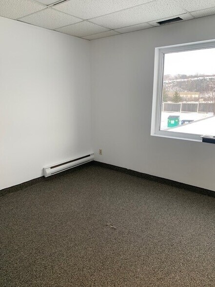 More Photos Of 1680-1690 Woodward Dr, Ottawa Office For Lease