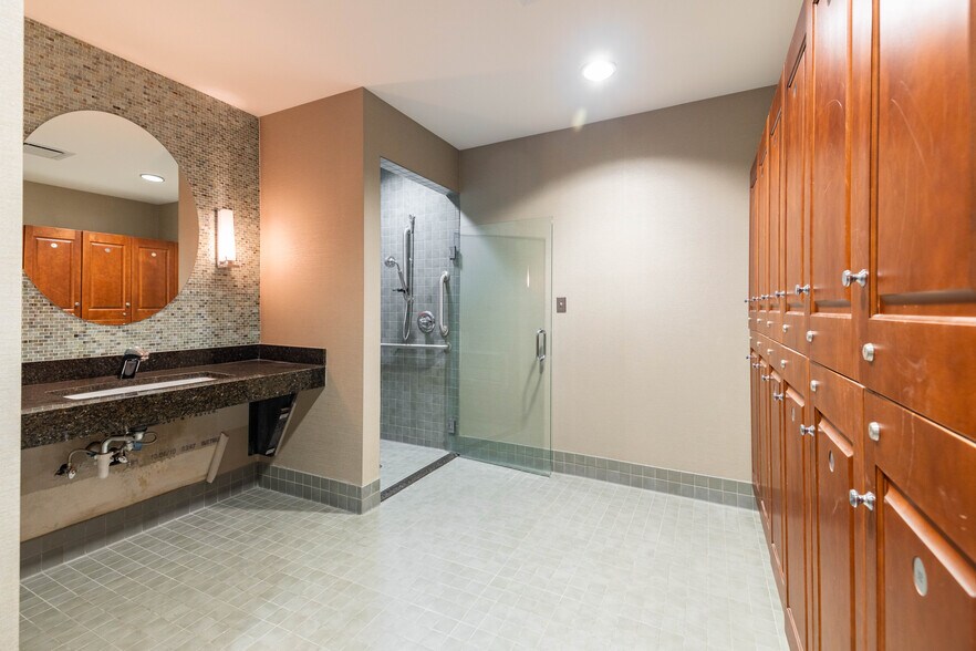 More Photos Of 28333 Telegraph Rd, Southfield Office For Sale