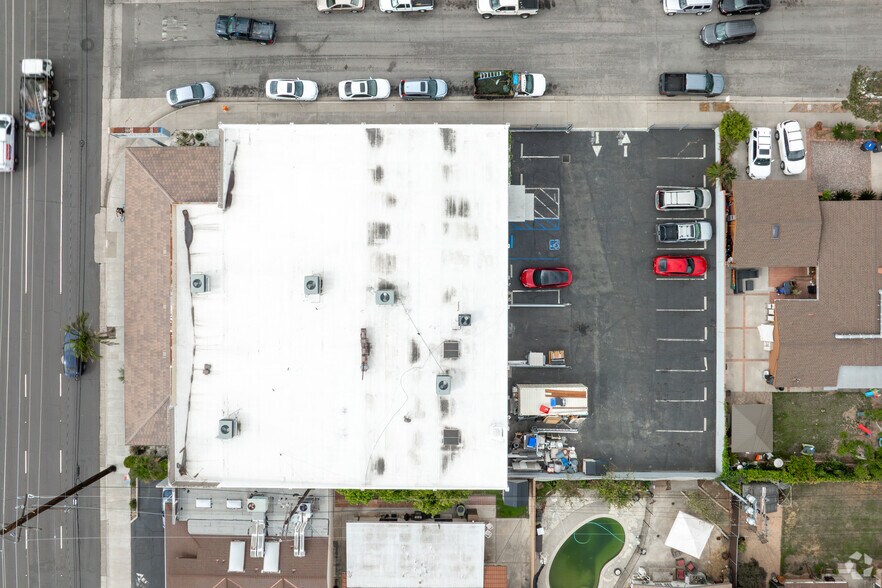 More Photos Of 565 N Tustin St, Orange Freestanding For Sale