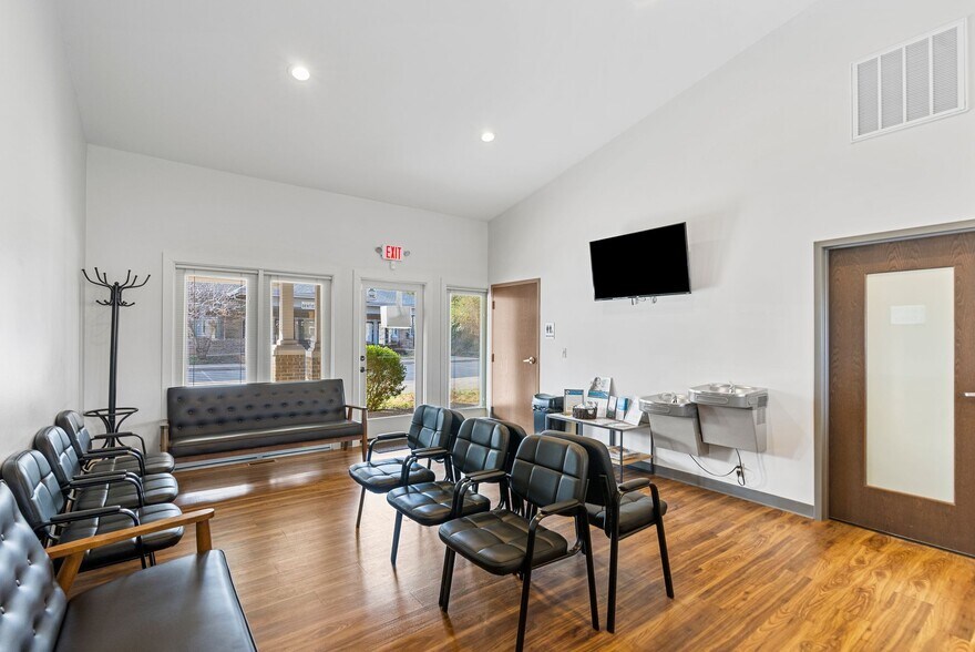 More Photos Of 304-306 Boston Sq, Georgetown Healthcare For Sale