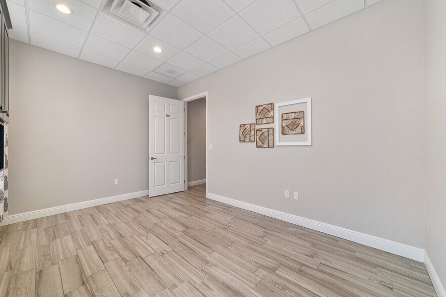 More Photos Of 809 County Road 466, The Villages Medical For Sale