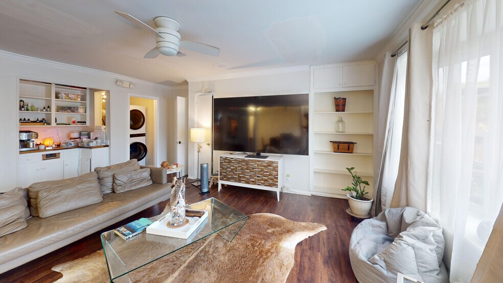 More Photos Of 1509 W North Loop Blvd, Austin General Retail For Sale