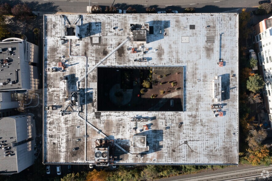 More Photos Of 98 Cuttermill Rd, Great Neck Office For Lease