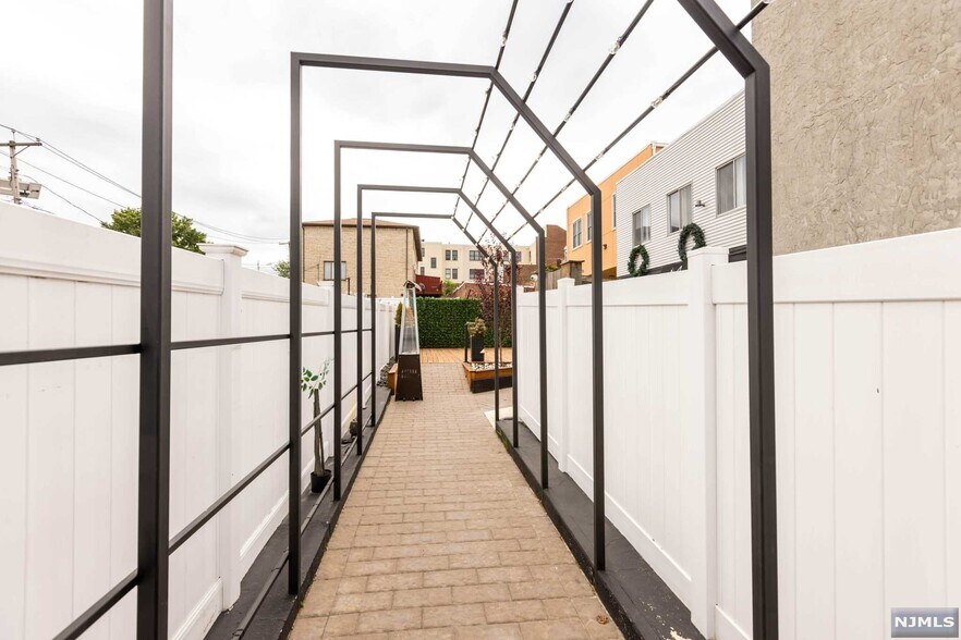 More Photos Of 526 Anderson Ave, Cliffside Park General Retail For Sale