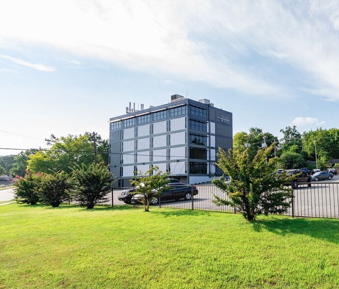 More Photos Of 2020 W 3rd St, Little Rock Office Residential For Lease