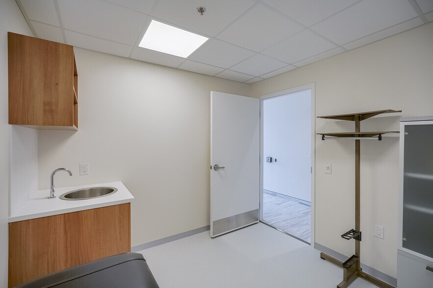 More Photos Of 60-74 Gervais Dr, Toronto Warehouse For Lease