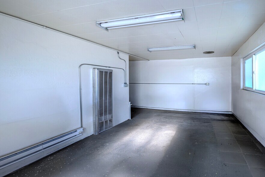 More Photos Of 2951 Middlefield Rd, Redwood City Service For Sale