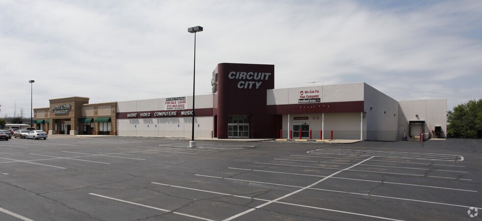 More Photos Of 4909 W Waco Dr, Waco Storefront For Sale