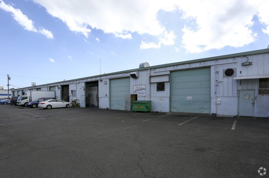 More Photos Of 720 Moowaa St, Honolulu Warehouse For Lease