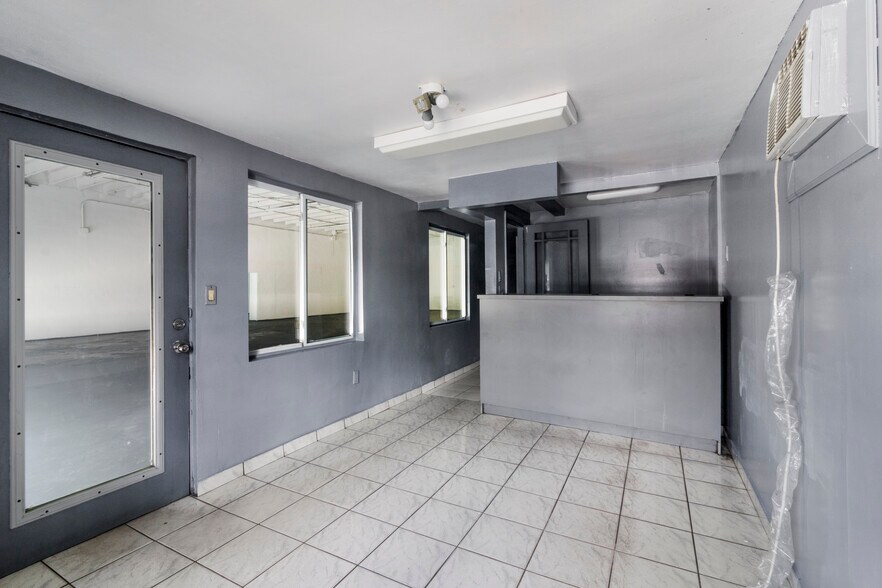 More Photos Of 499 NW 79th St, Miami Auto Repair For Sale