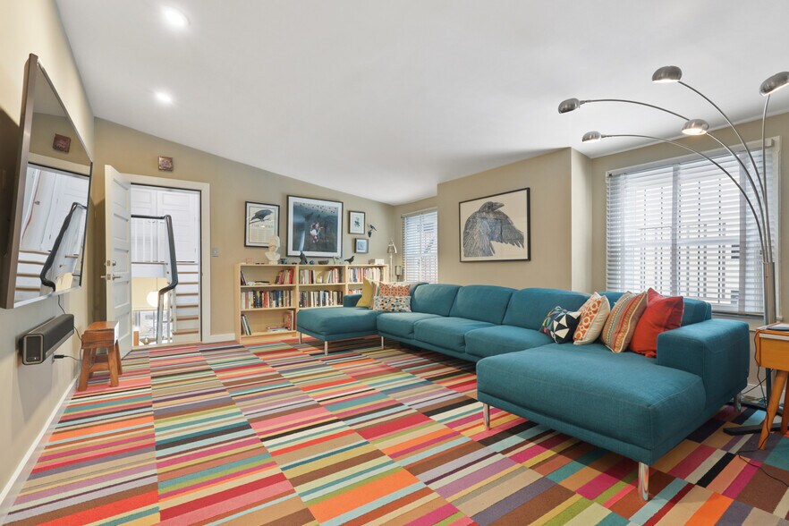 More Photos Of 1019 Cathedral St, Baltimore Office Residential For Sale