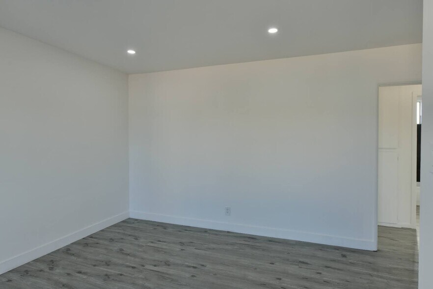 More Photos Of 6221 Corona Ave, Bell Apartments For Sale