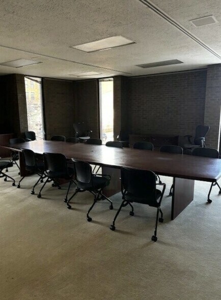 More Photos Of 43 E Main St, Meriden Bank For Lease