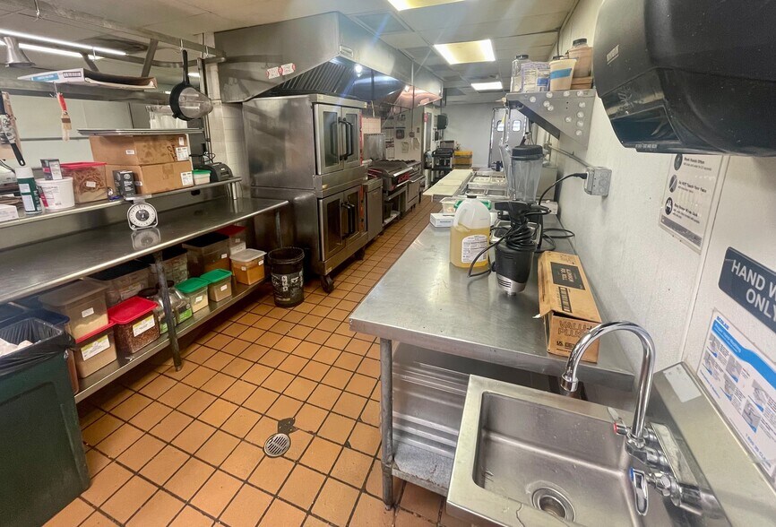 More Photos Of 4323 S Interstate 35, Austin Restaurant For Sale