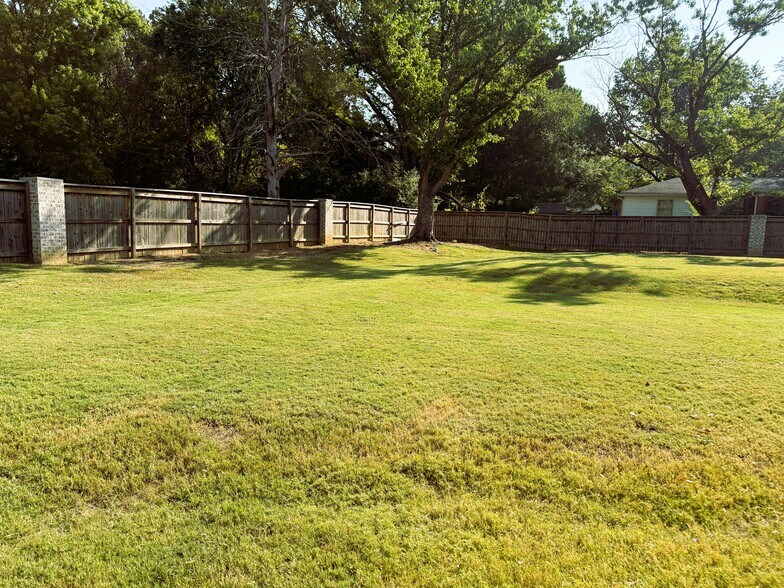 More Photos Of 538 S Center St, Collierville Office For Sale