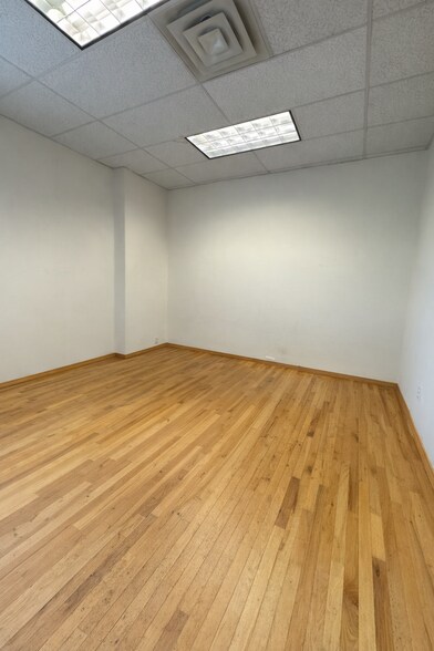 More Photos Of 637 Willis Ave, Williston Park Storefront Retail Office For Lease