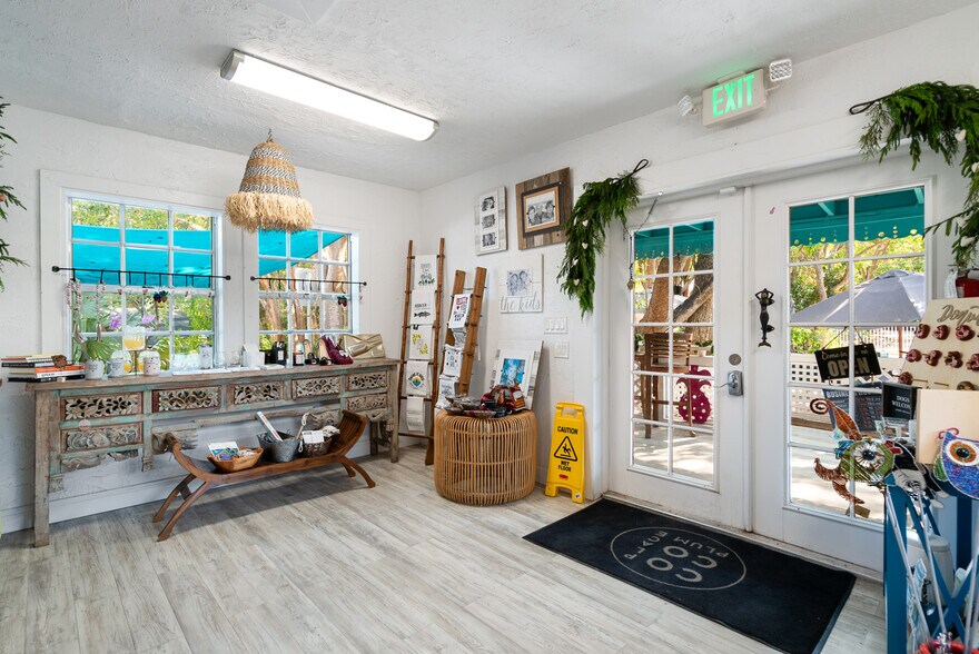 More Photos Of 98275 Overseas Hwy, Key Largo Storefront Retail Residential For Sale