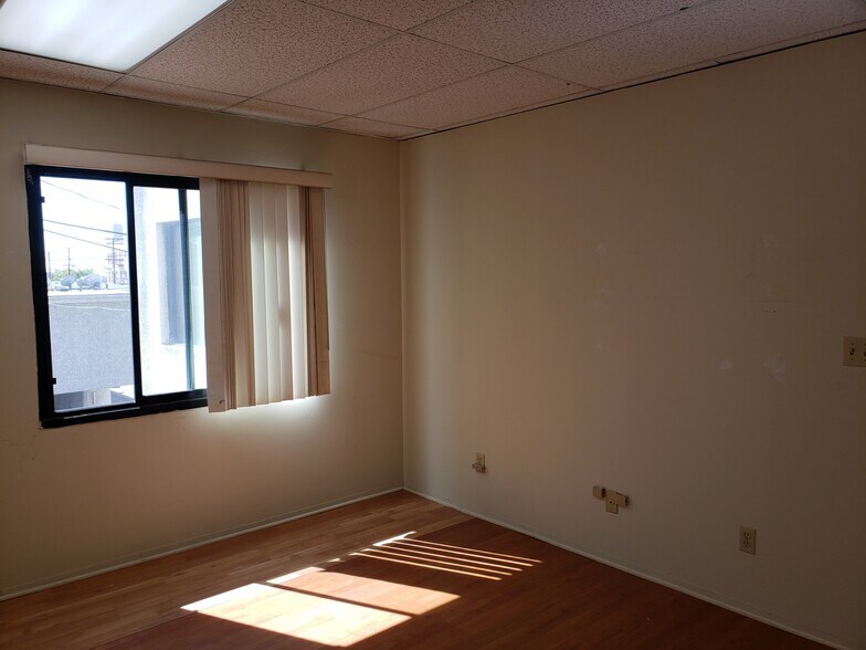 More Photos Of 400 S Glendale Ave, Glendale Unknown For Lease