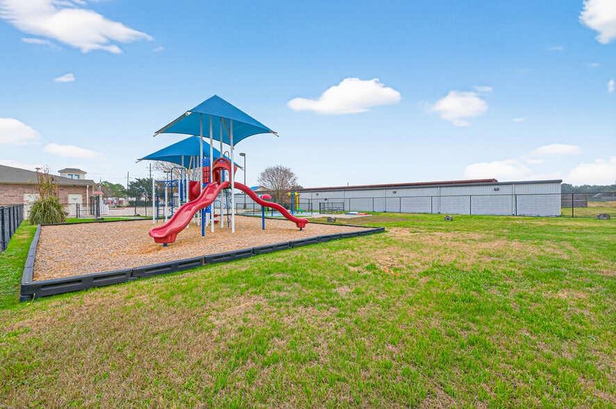 More Photos Of 8525 Queenston Blvd, Houston Freestanding For Sale