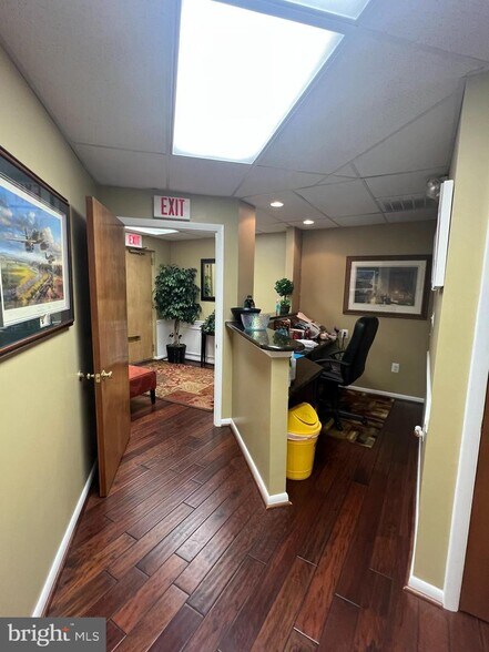 More Photos Of 12512 Lakeridge Dr, Woodbridge Medical For Sale