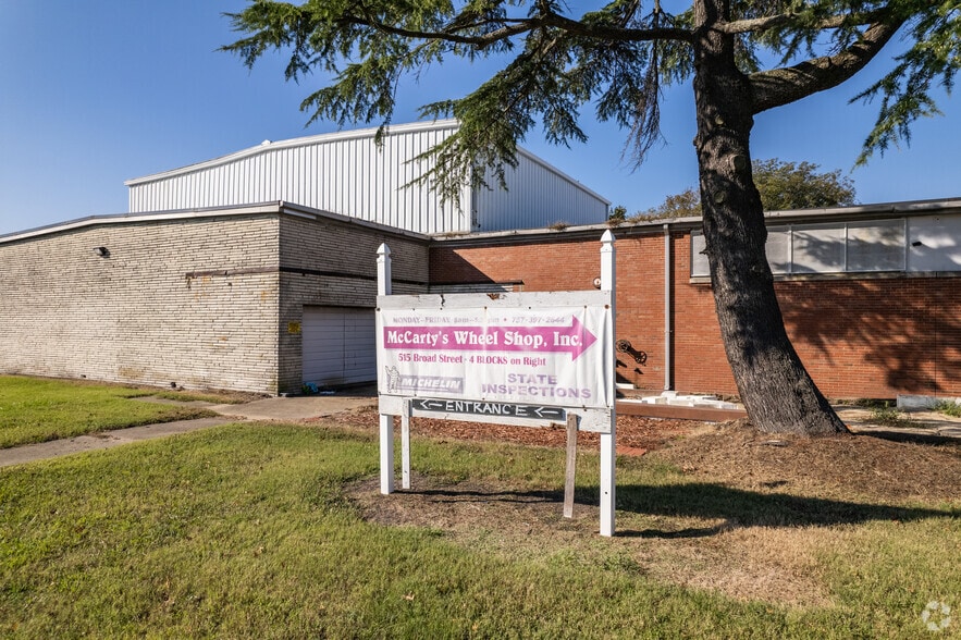More Photos Of 900 Broad St, Portsmouth Warehouse For Lease