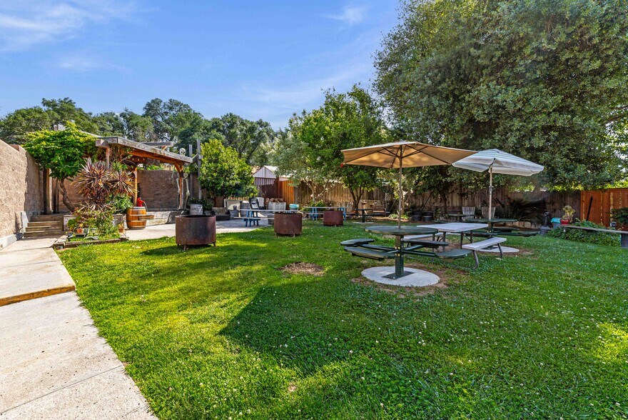 More Photos Of 30048 Yosemite Blvd, La Grange Bar For Sale