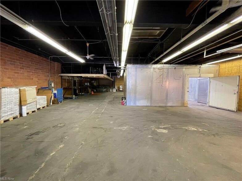 More Photos Of 8110 Lake Ave, Cleveland Manufacturing For Lease