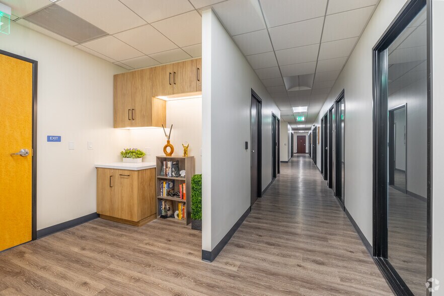 More Photos Of 15335 Morrison St, Sherman Oaks Office For Lease