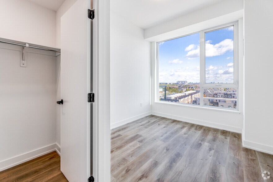 More Photos Of 2475 Old Bronte Rd, Oakville Apartments For Lease