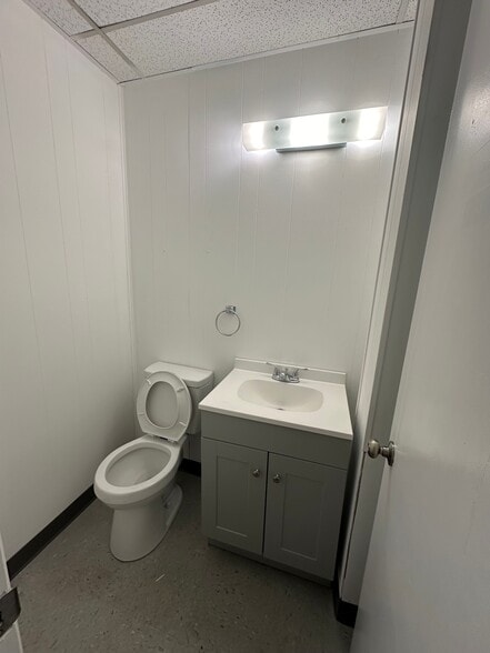 More Photos Of 452 Hyatt St, Gaffney Truck Terminal For Lease